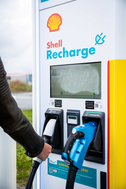 ABB soutient les ambitions mondiales de Shell en matière de recharge de véhicules électriques